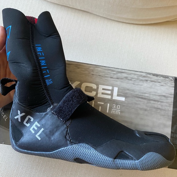 Black Xcel surf shoes woman’s size 6 - Picture 2 of 4